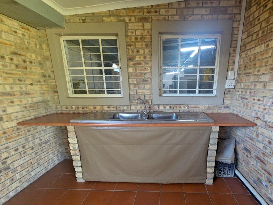 6 Bedroom Property for Sale in Oranjeville Free State